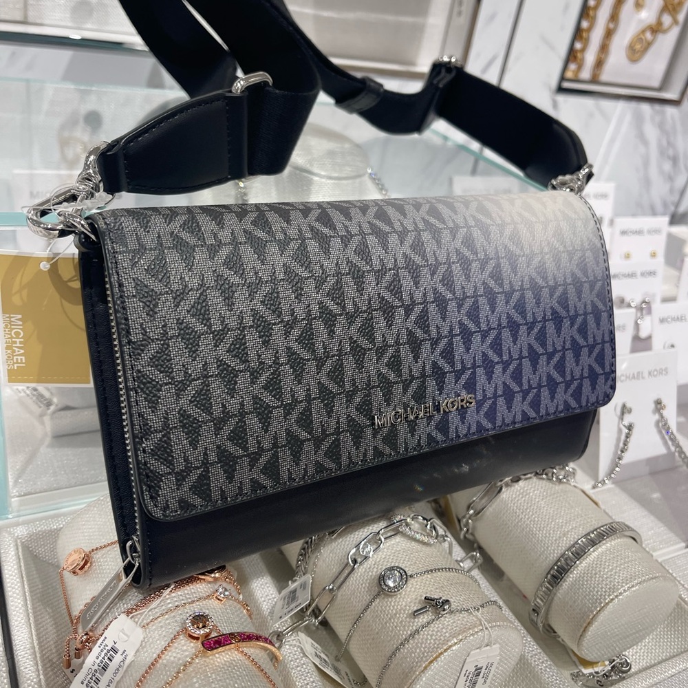 MICHAEL KORS Jet Set Lg Ombré Signature Logo Zip Around Wallet Crossbody
Black C